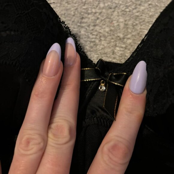 Black lingerie - Picture 2 of 5